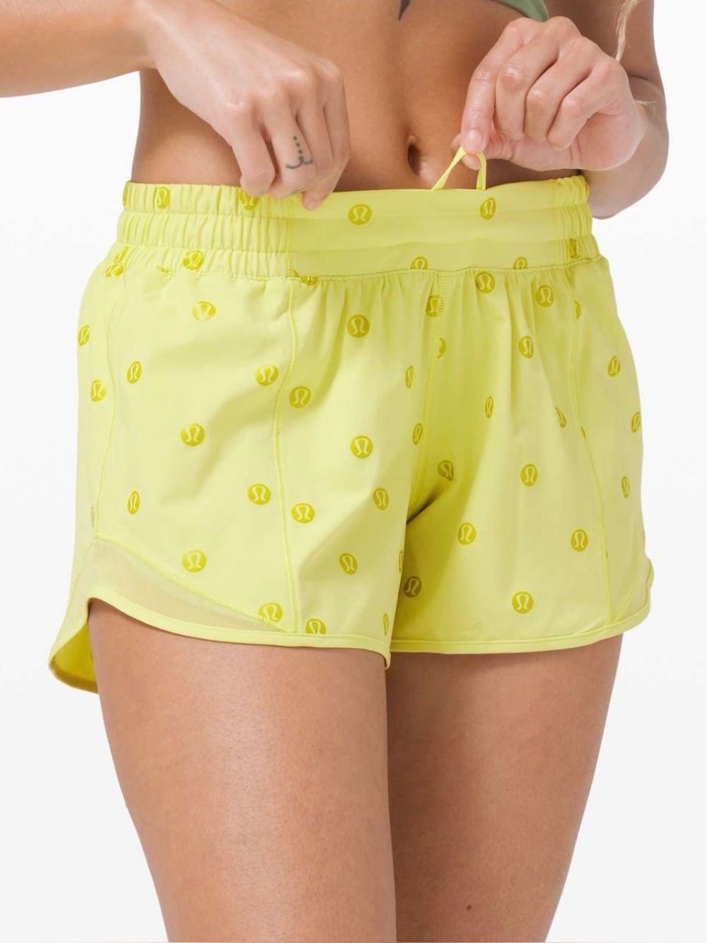 Lululemon Hotty Hot Short II *Long 4"
Polka Dot Logo Lemon Vibe Matte Green Foil